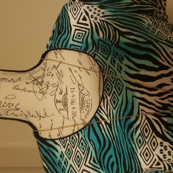 Kim Roger's Lady's ScoopNeck Shortsleeved Tee In Aztec Motif - Picture 2 of 7